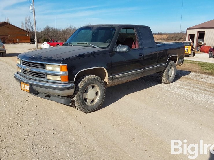 chevrolet-silverado-1500-image-1