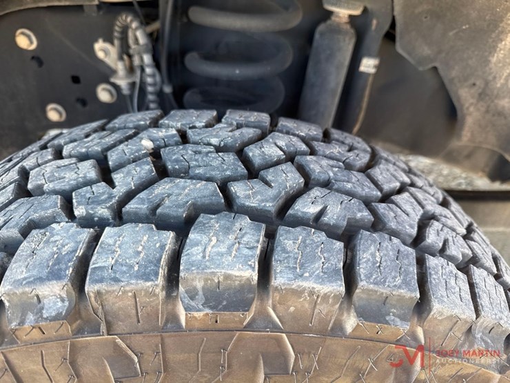 ford-f350-xl-image-5