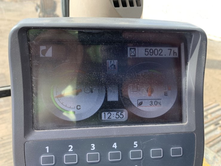 deere-225d-lc-image-6