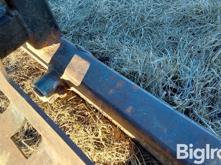 bale-spear-skid-steer-attachment-image-10