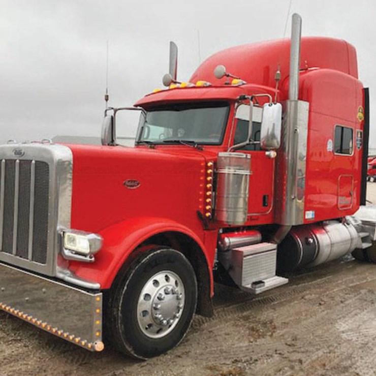 2017 PETERBILT 389