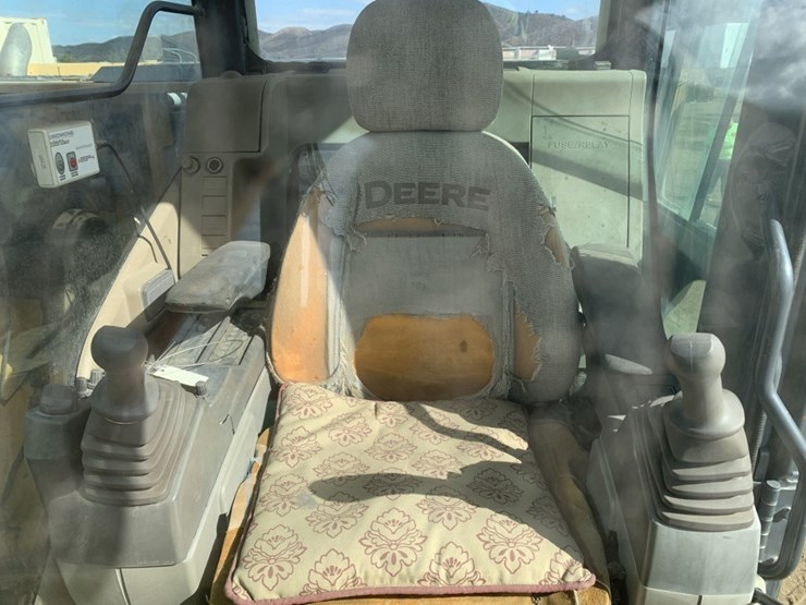 deere-225d-lc-image-8