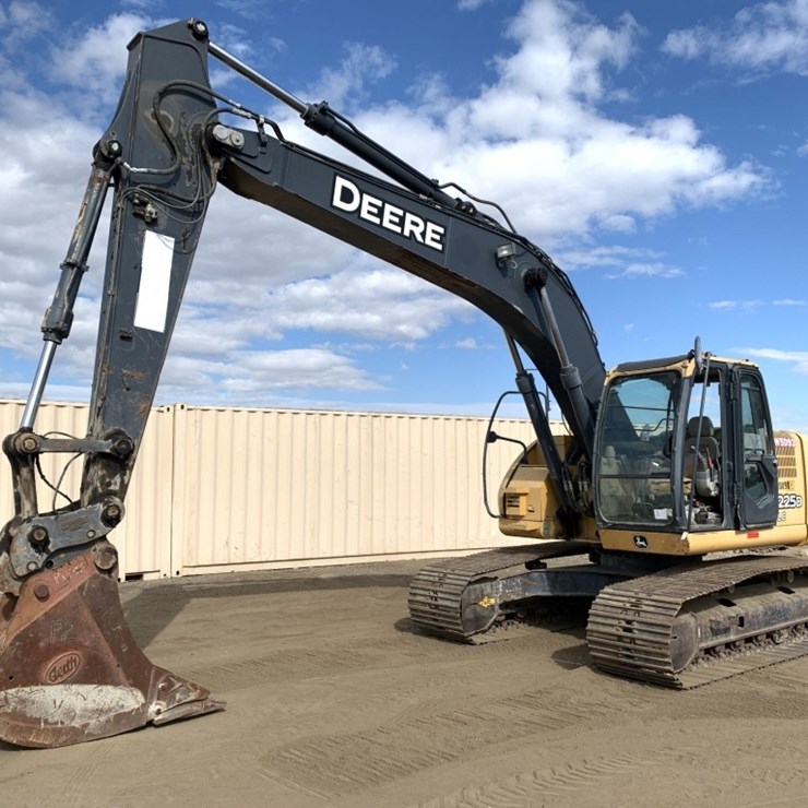 DEERE 225D LC