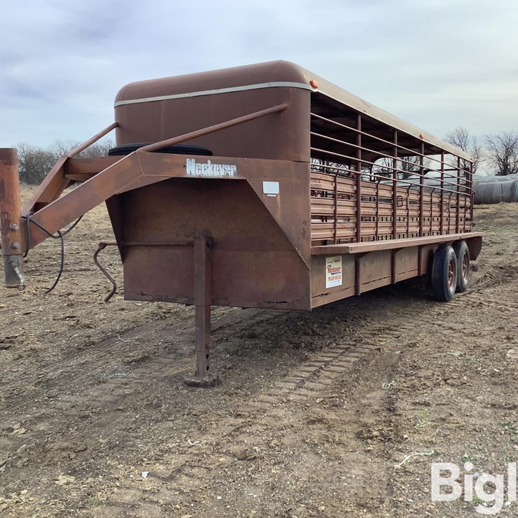 1979 Neckover T/A 24' Livestock Trailer