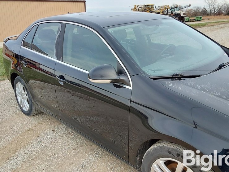 2006-volkswagon-jetta-4-door-sedan-image-13