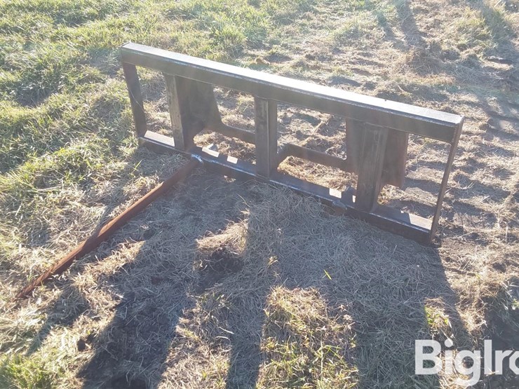 bale-spear-skid-steer-attachment-image-1