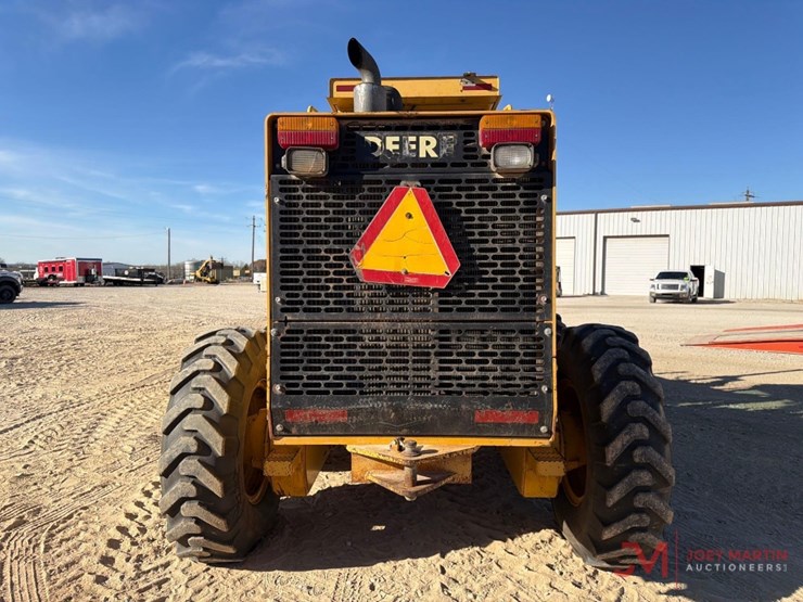 2000-deere-770ch-image-4