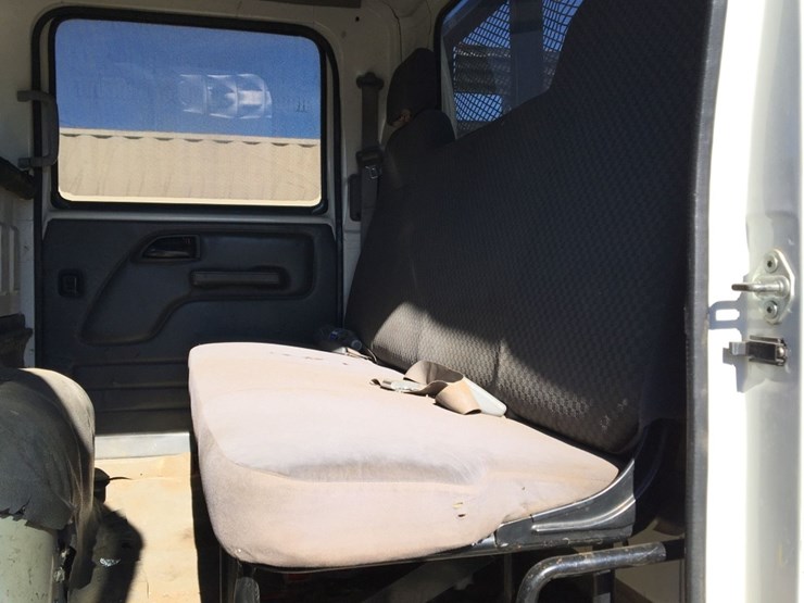 2015-isuzu-nqr-image-9