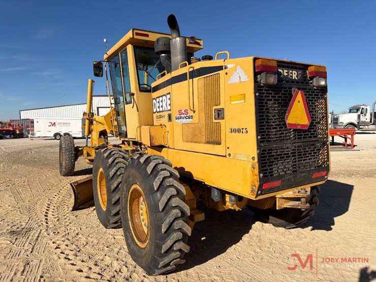 2000-deere-770ch-image-5