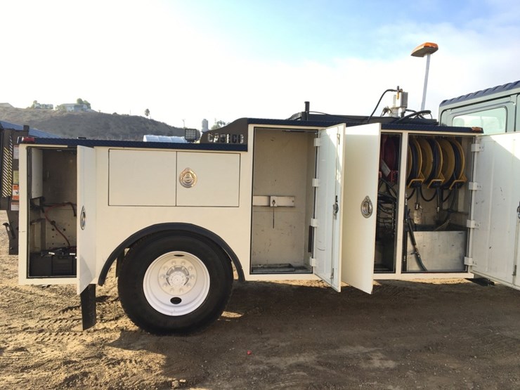 2010-hino-268-image-15