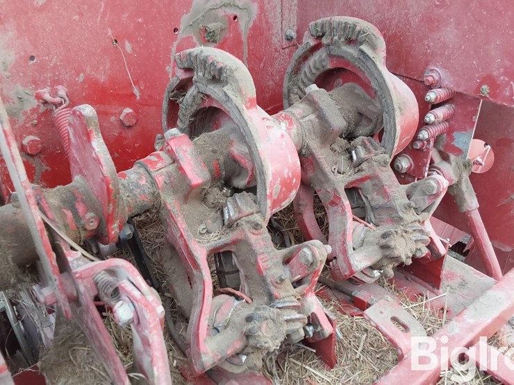 new-holland-575-image-18