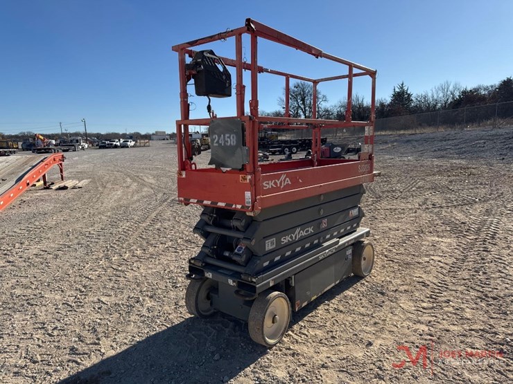 2021-skyjack-sj3226-electric-scissor-lift-image-4