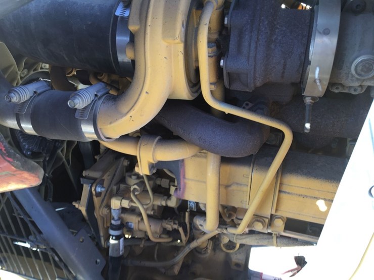 2015-deere-210l-image-10