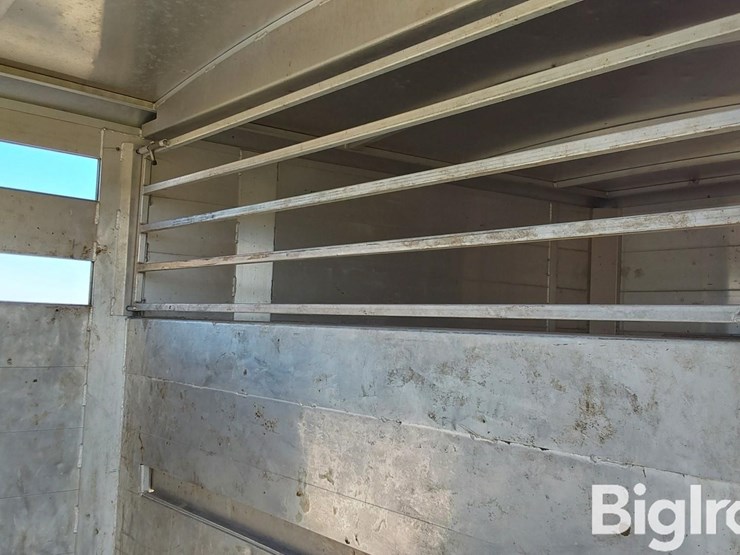 2015-hillsboro-endura-t/a-28'-aluminum-livestock-trailer-image-17