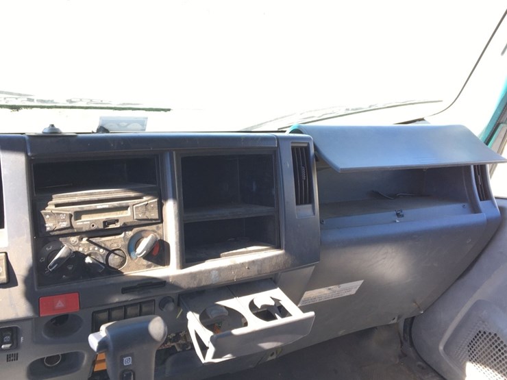 2015-isuzu-nqr-image-7