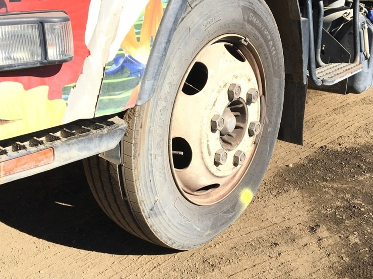 2015-isuzu-nqr-image-10