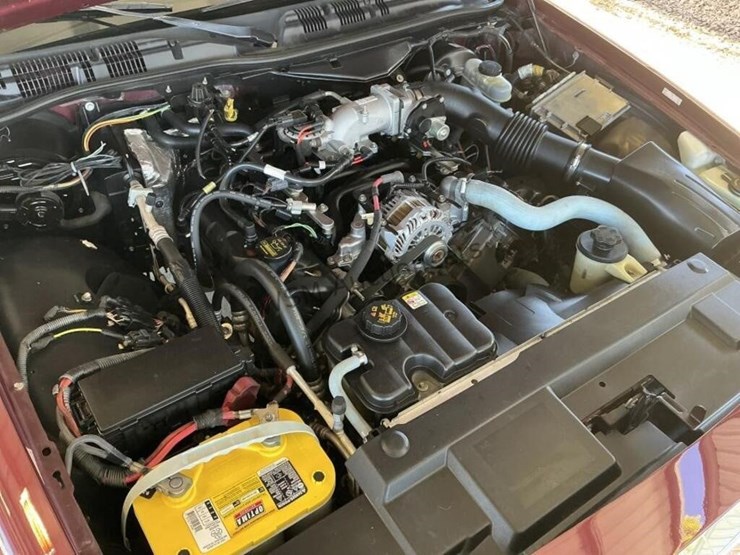 2011-ford-crown-victoria-sdn-image-10