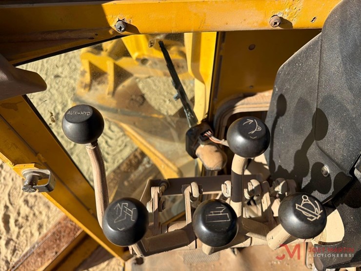 2000-deere-770ch-image-28