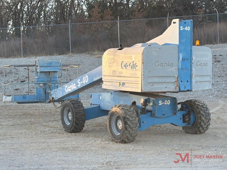 2005-genie-s40-image-1