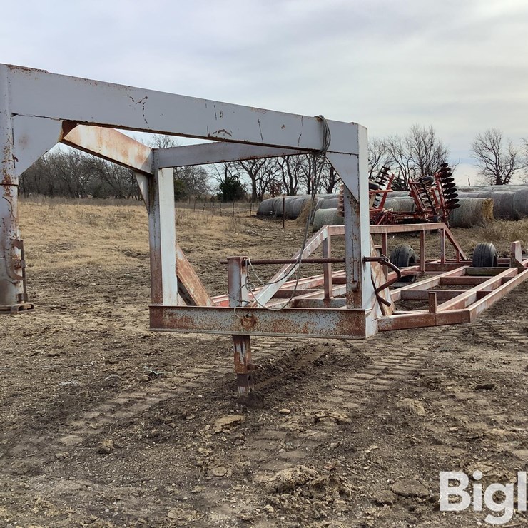 Homemade S/A 28' Bale Trailer