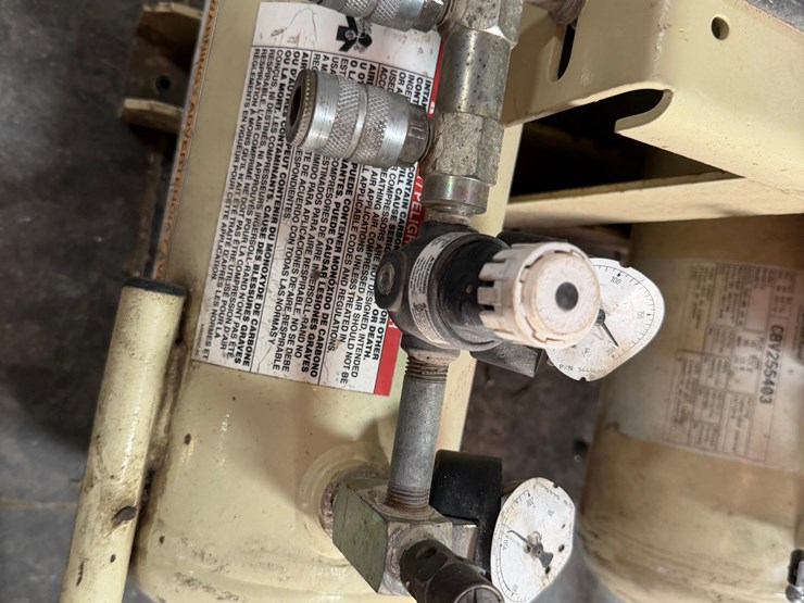 ingersoll-rand-gas-powered-air-compressor-image-9