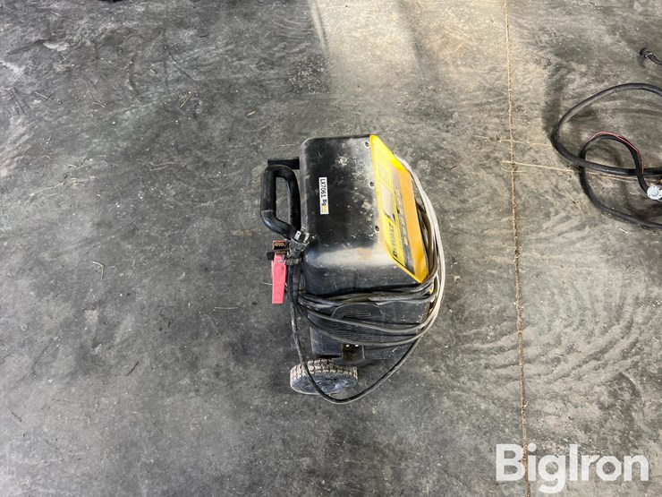 dewalt-12v-battery-starter/charger-image-3