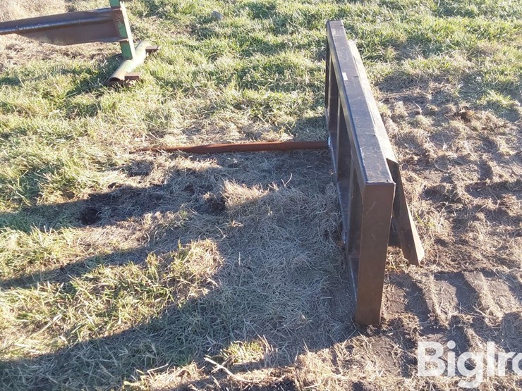 bale-spear-skid-steer-attachment-image-8