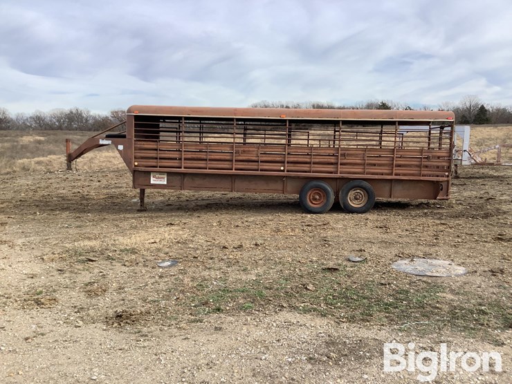 1979-neckover-t/a-24'-livestock-trailer-image-8