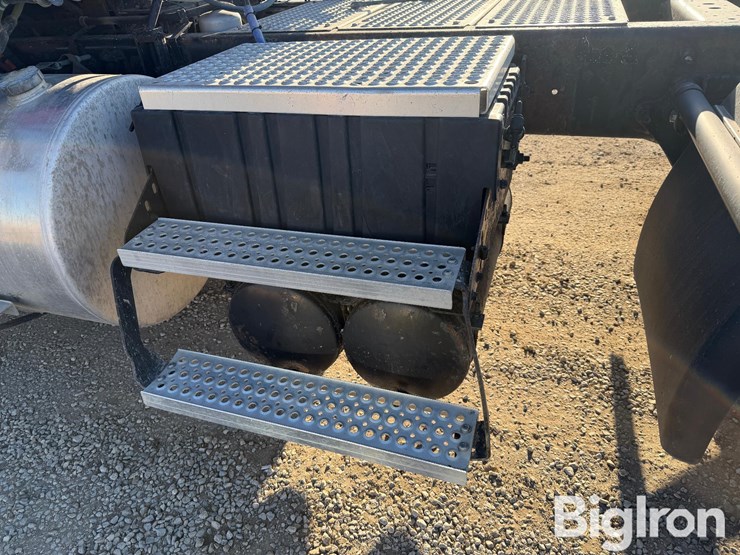 international-prostar-image-13