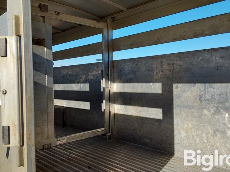 2015-hillsboro-endura-t/a-28'-aluminum-livestock-trailer-image-18