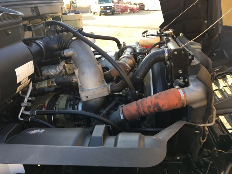 2010-hino-268-image-11