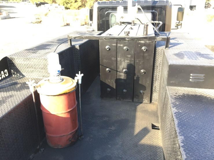 2010-hino-268-image-20