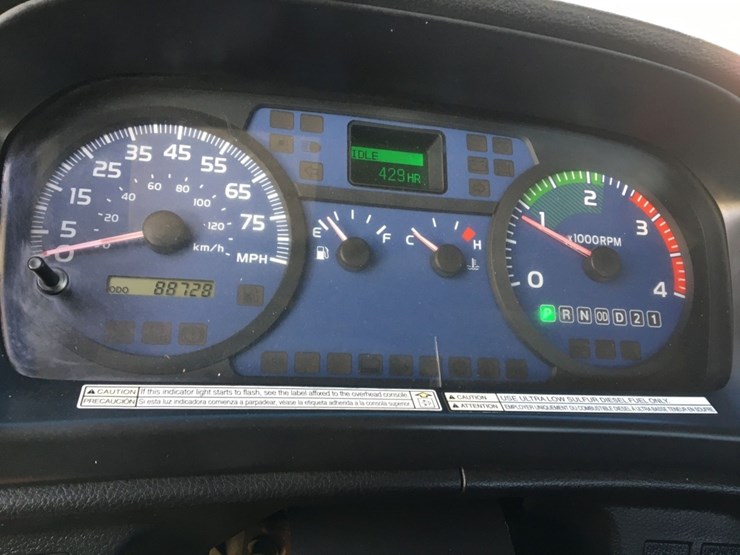 2010-hino-268-image-6