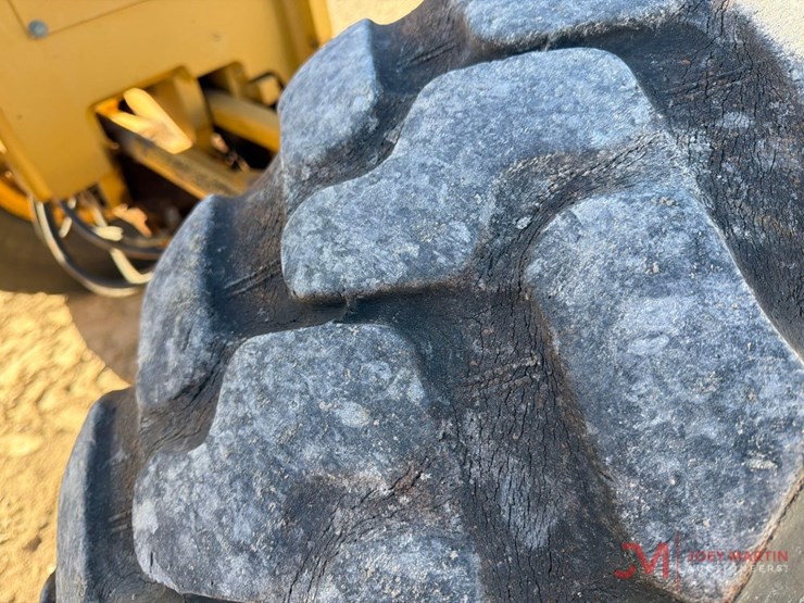 2000-deere-770ch-image-16