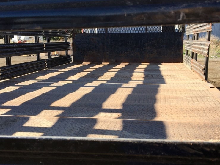 2015-isuzu-nqr-image-11