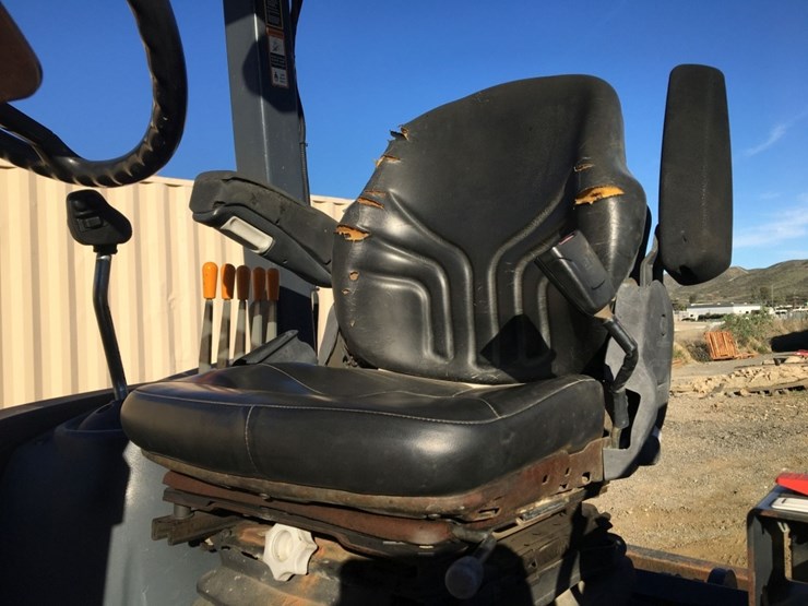 2015-deere-210l-image-8