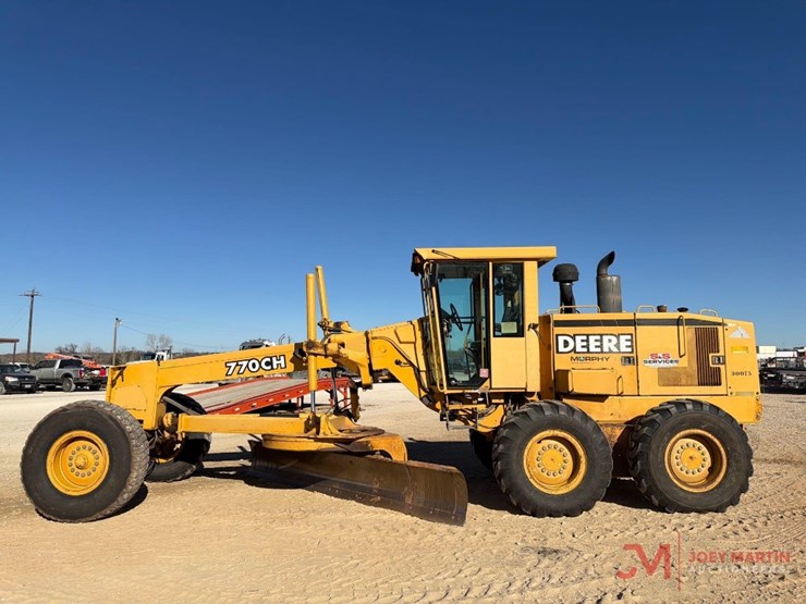 2000-deere-770ch-image-6