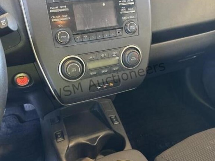 2015-nissan-leaf-s-hatchback-image-18