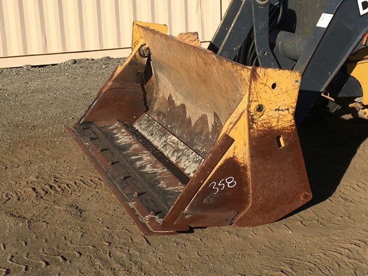 2015-deere-210l-image-14