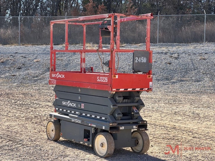 2021-skyjack-sj3226-electric-scissor-lift-image-1