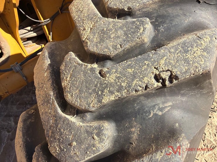 2000-deere-770ch-image-11