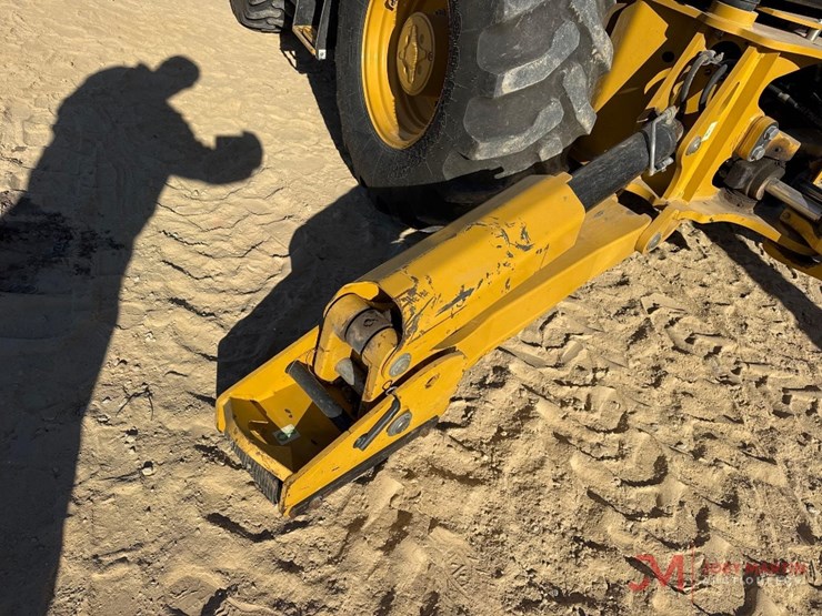 caterpillar-420-xe-image-12