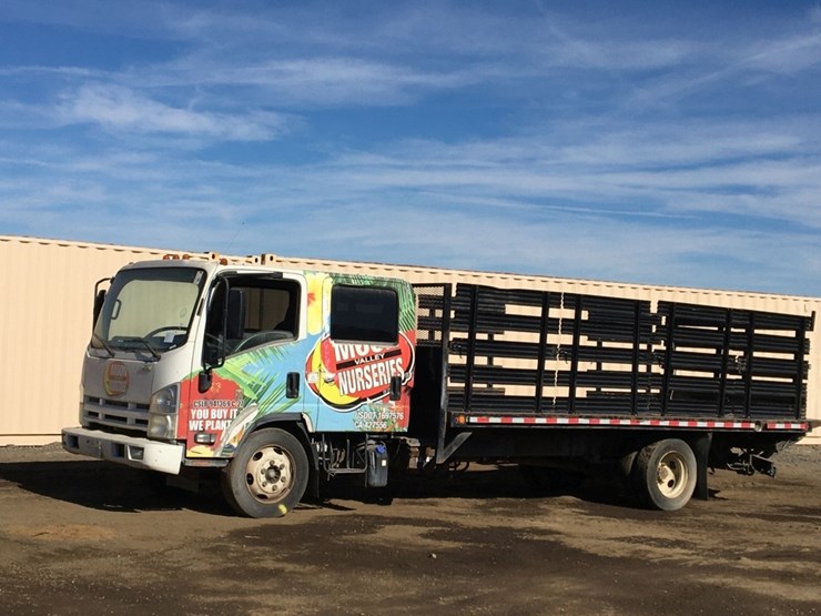 2015-isuzu-nqr-image-1