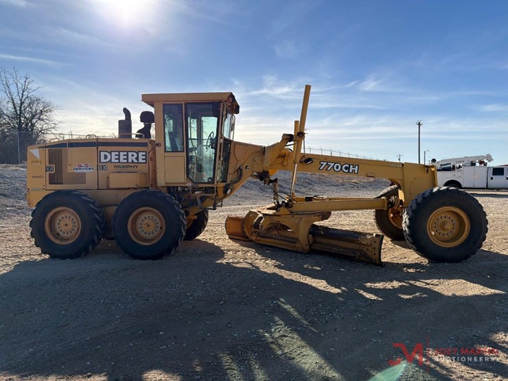 2000-deere-770ch-image-2