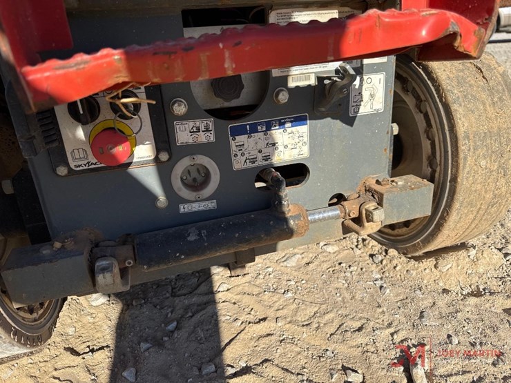 2021-skyjack-sj3226-electric-scissor-lift-image-7