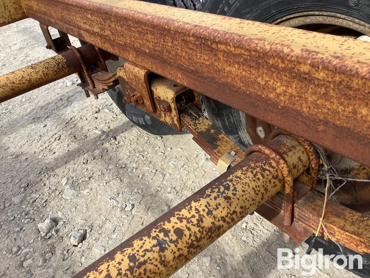 bradford-37'-in-line-bale-trailer-image-13