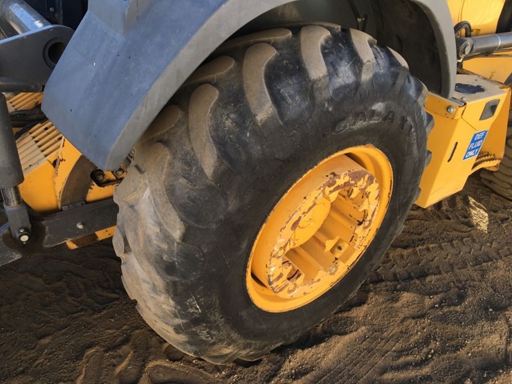 2015-deere-210l-image-12