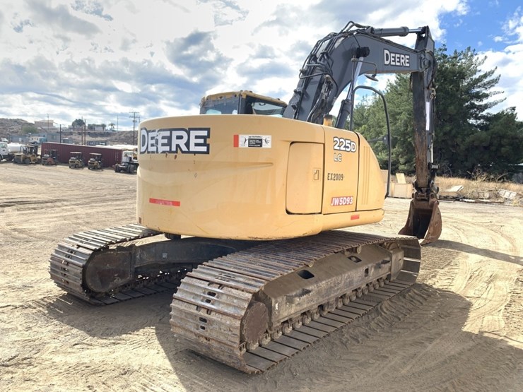 deere-225d-lc-image-3