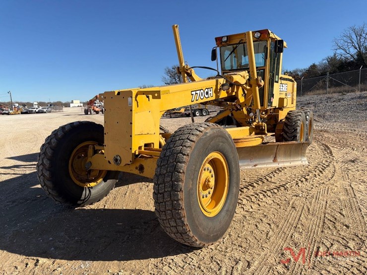 2000-deere-770ch-image-7