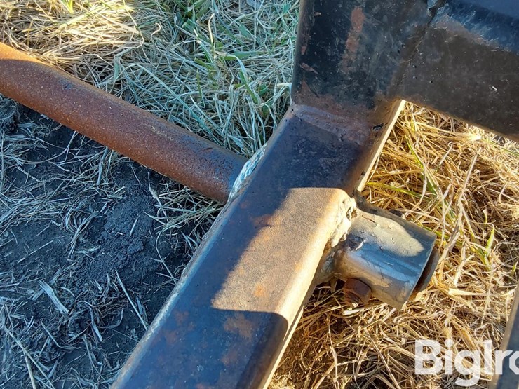 bale-spear-skid-steer-attachment-image-11